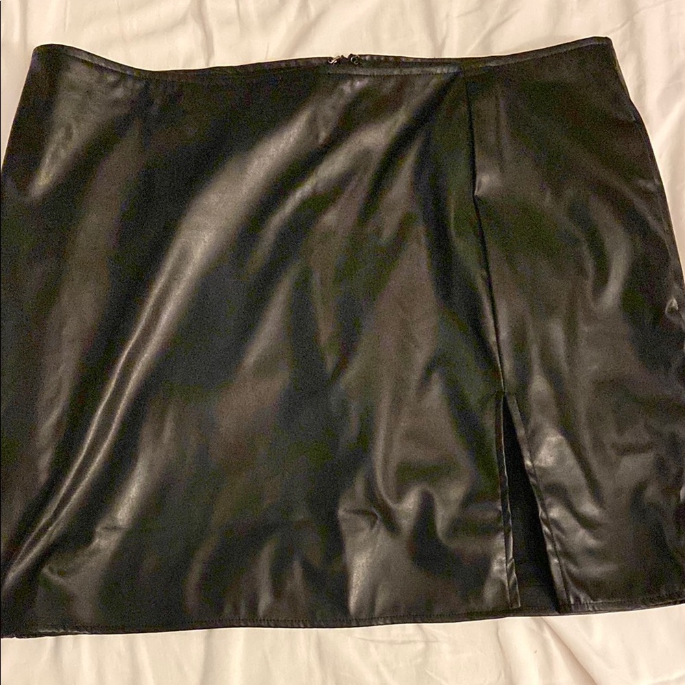 Elegant Black Leather Skirt
